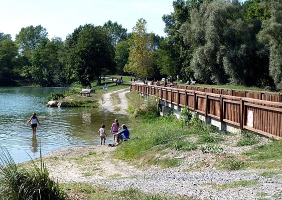 La passerelle au bord du lac