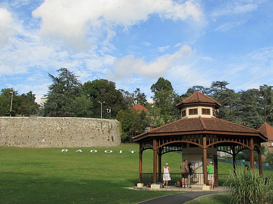 Kiosque de puisage Badoit
