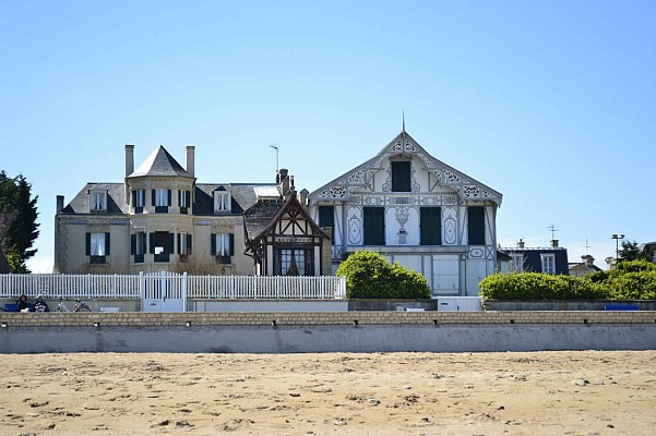 Villa-Henriette-et-Chalet-Henri-villas-de-Lion-sur-mer-Caen-la-mer-Tourisme--Romain-Carrillo