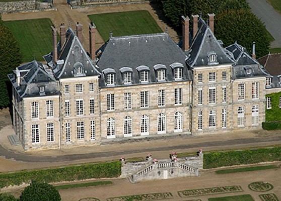 Aux alentours du château de Saint-Jean-de-Beauregard