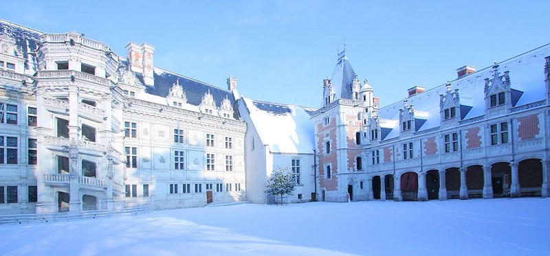Noël au château royal de Blois sous la neige