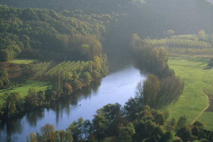 VEZAC - vallée Dordogne automne vues des falaises de Vézac_800_600