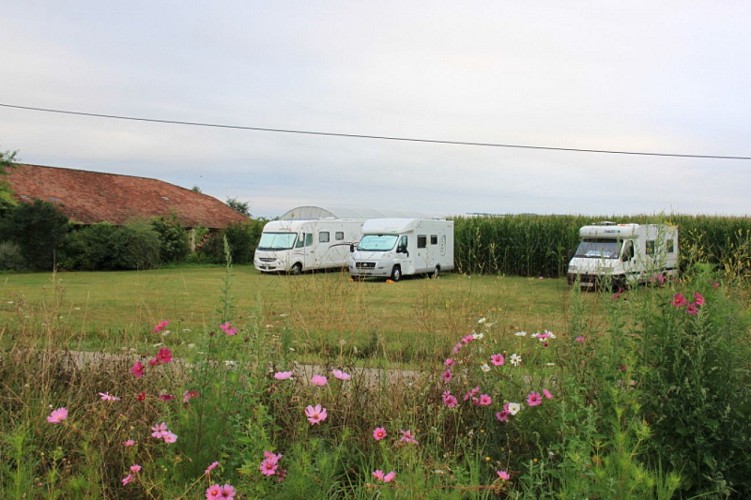 AIRE CAMPING CAR FERME TUILERIES