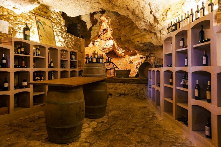 cave-chateau-de-la-tour-2