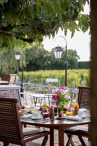 Château Cordeillan-Bages - Terrasse © Lisa Ritaine