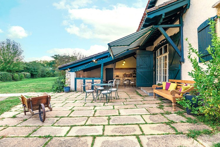 la ferme de bassilour cote jardin 8