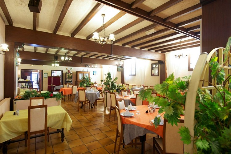 Hotel-de-france-restaurant-1-2