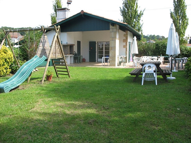 Hotel-Arocena-jardin