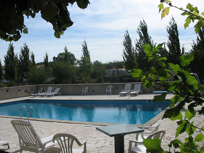 Hotel-Arocena-piscine