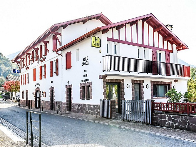Hôtel restaurant Xoko Goxoa - façade - Saint Michel
