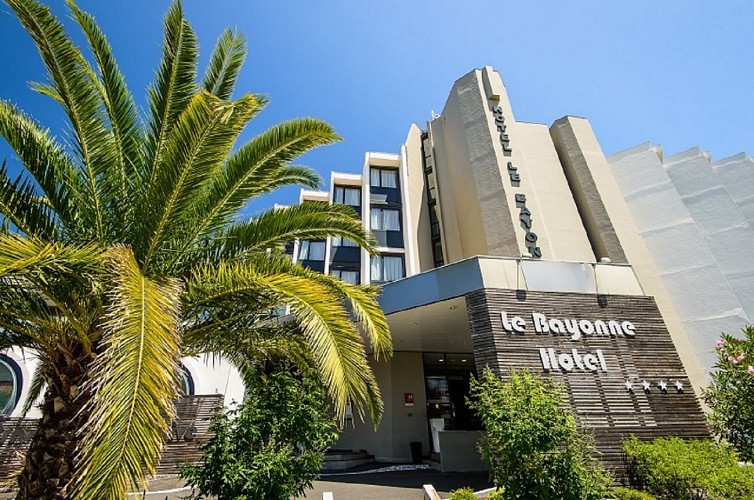 hotel_lebayonne_façade