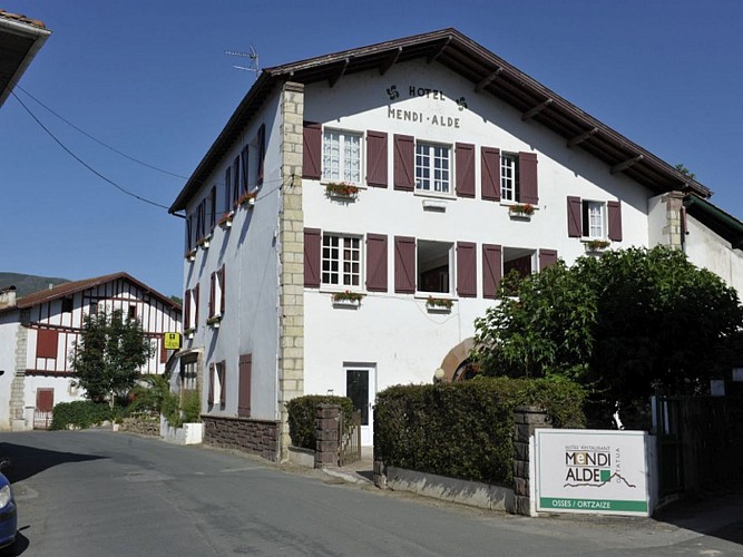 Hôtel Mendi Alde - façade - Ossès