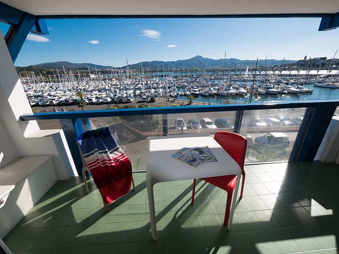 02_Sokoburu_balcon_2pièces4_port_piscine