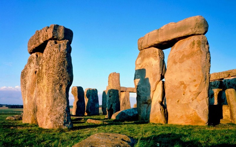 Stonehenge and Bath Guided Day Trip From London