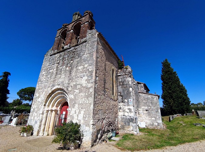 Vue latérale de l'église Saint-Vincent - Pessac-sur-Dordogne