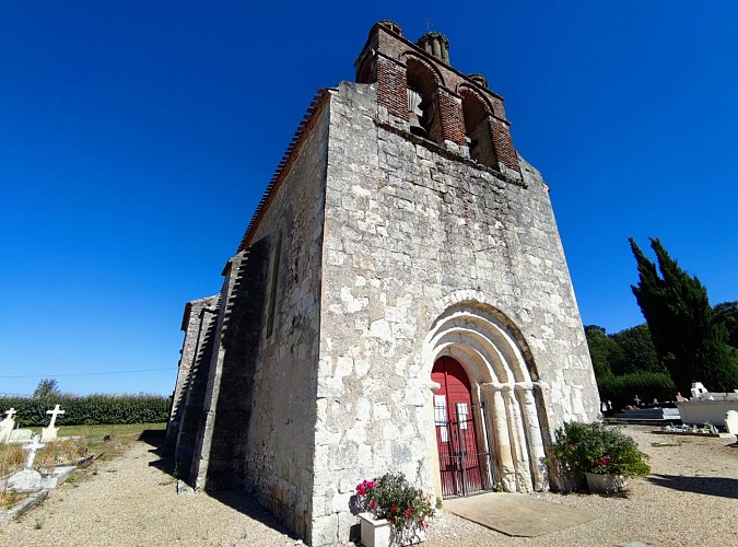 Vue latérale de l'église Saint-Vincent - Pessac-sur-Dordogne