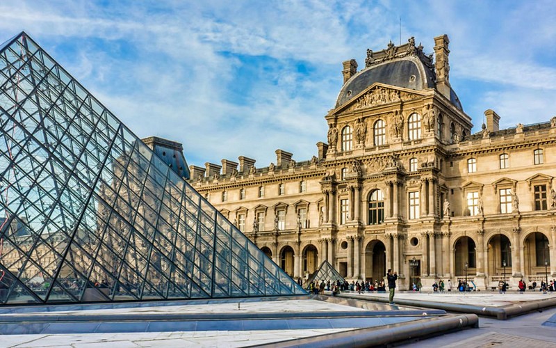 BigBus Paris: 1 or 2 Day Hop-On-Hop-Off Tour + Paris Museum Pass