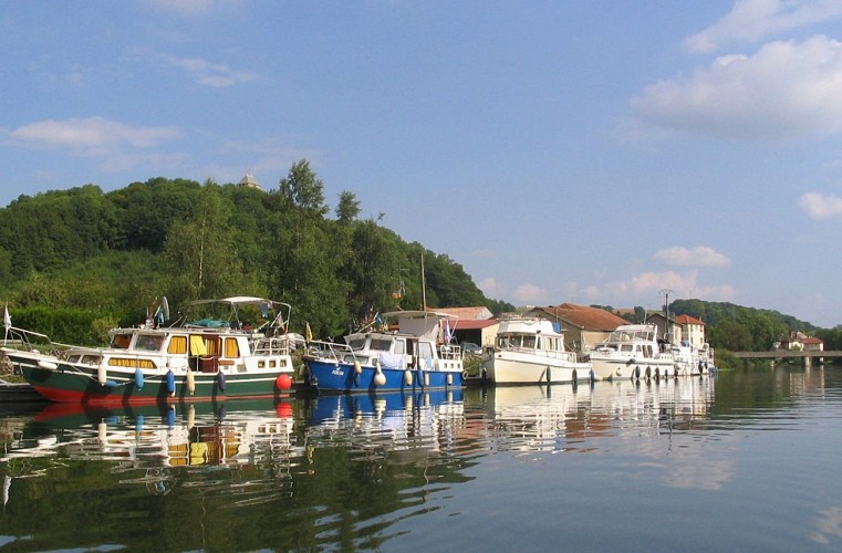 Port fluvial de Dun sur Meuse