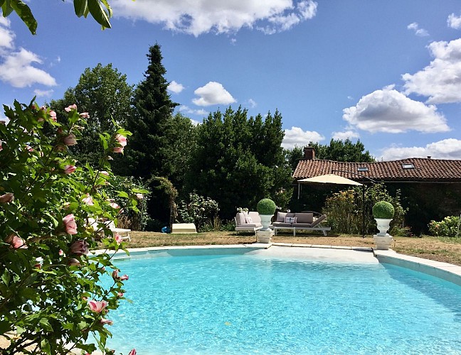 moutiers-sous-chantemerle-chambres-dhotes-la-finesse-piscine