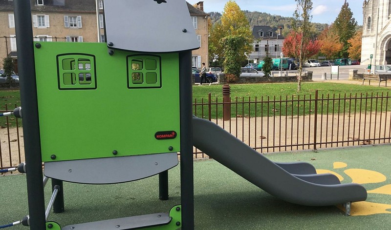 aire-de-jeux-mauleon-toboggan