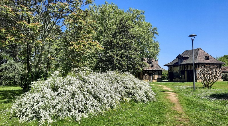 parc-voulgre-mussidan-fleurs-maison-tourisme-vallee-isle-2025 2