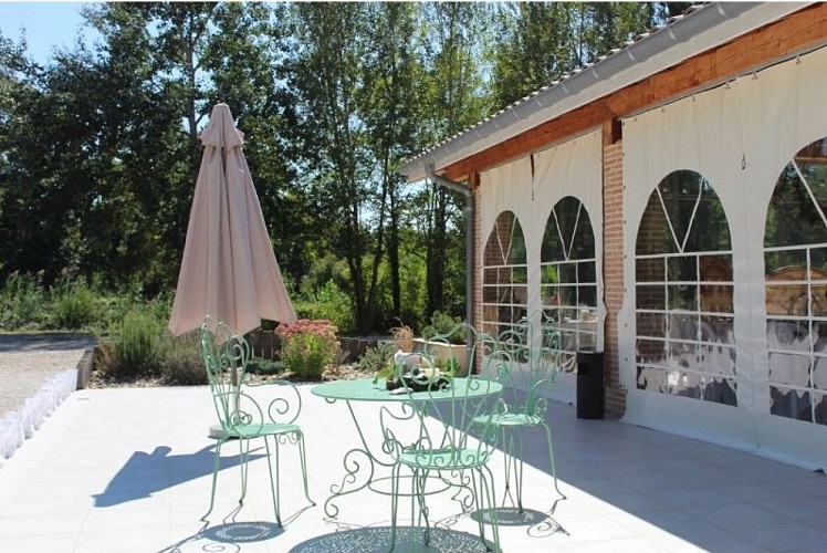 salle-vue-exterieure-details