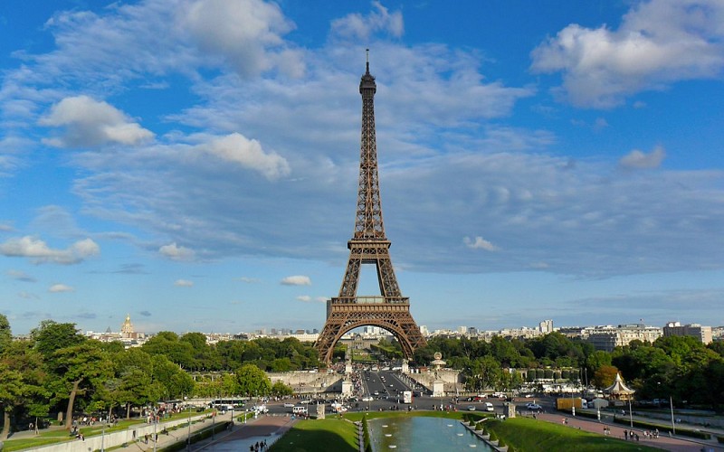Eiffel Tower Lunch: Skip the Line 2nd Floor Ticket & Audioguide with Optional Summit