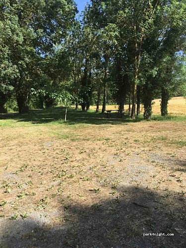 Aire-de-pique-nique-Taize-Maulais-3