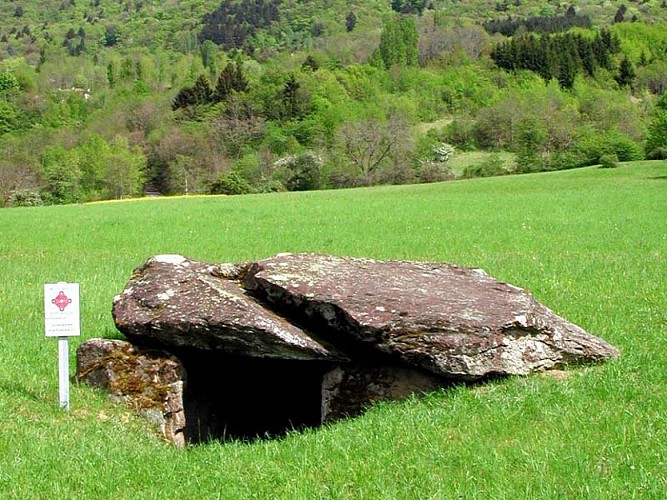 La Cave aux fées dolmen