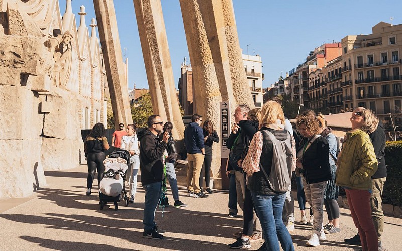 Sagrada Familia Fast-Track Guided Tour