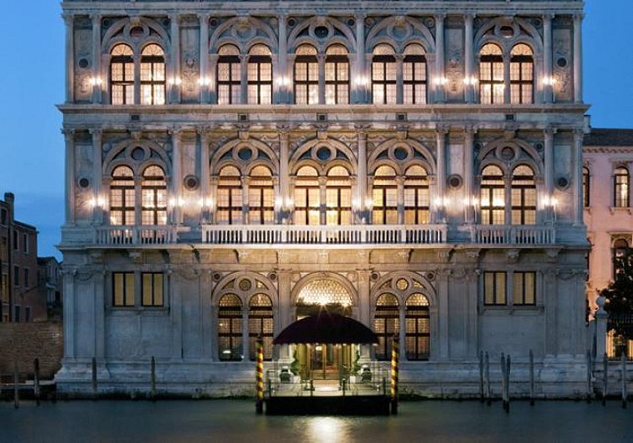 Offizielles Gala-Dinner des Karnevals in Venedig - Die Galerie der Wunder