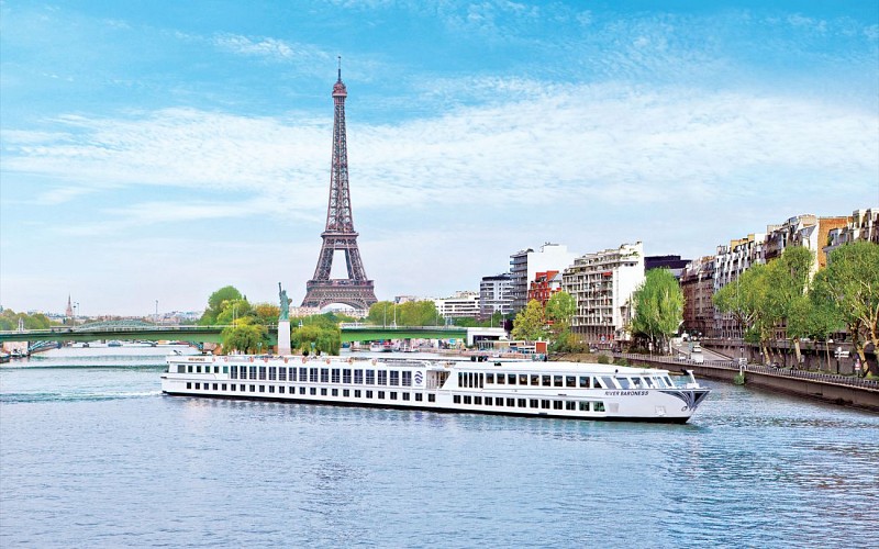 Dinner at the Eiffel Tower with Seine River Cruise and Moulin Rouge Show