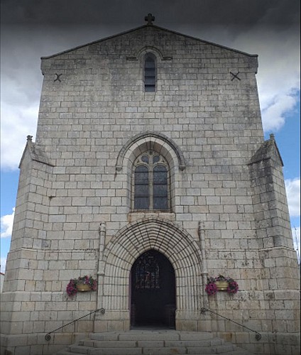 saint-amand-sur-sevre-eglise-entree