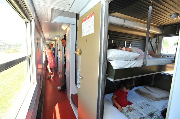 230882-cabine-deux-lits-superposes-ouvert-2-3