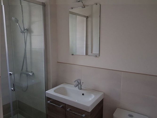 Lalandusse-Moulin-du-Grand-Auque----cote-moulin--salle-d-eau-