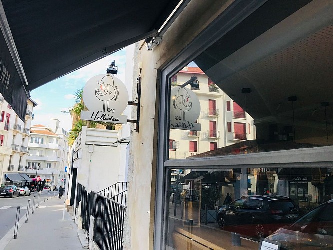 Helbidea-Biarritz-Devanture2