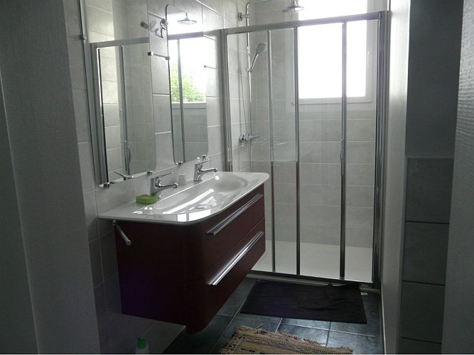 hurel-anne-relais-saint-gilles-salle-d-eau-2