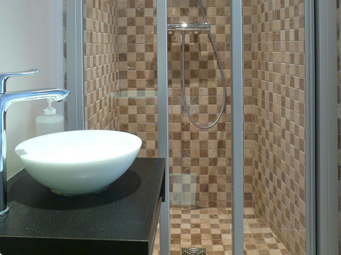 hurel-anne-relais-saint-gilles-salle-d-eau-3