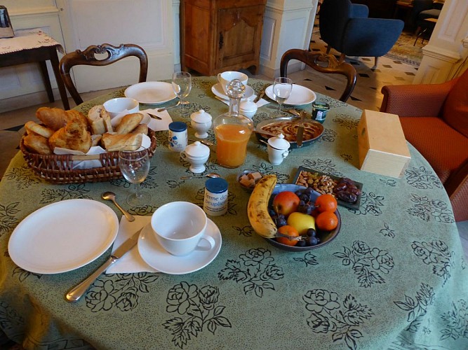 relais-saint-gilles-petit-dejeuner-2