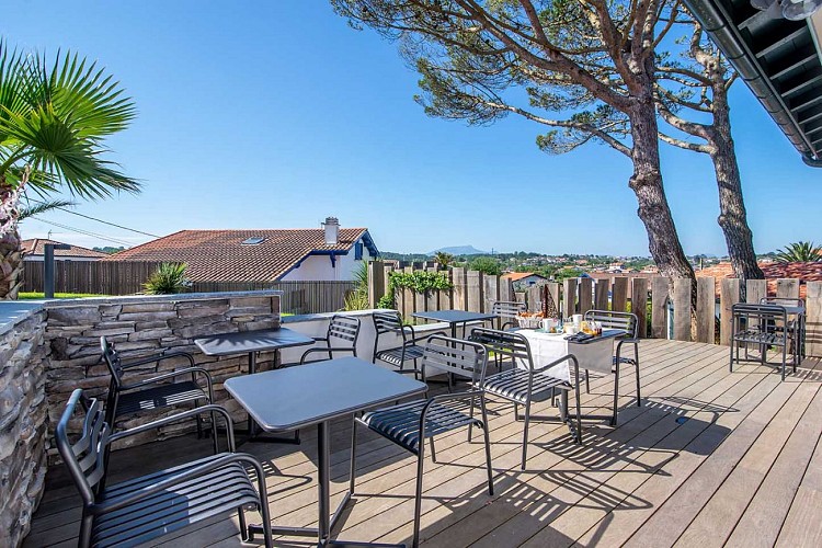 PETIT DEJ TERRASSE LE P'TIT SALON