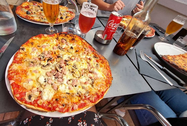 La Tour de Pise Pau Tourasse pizza