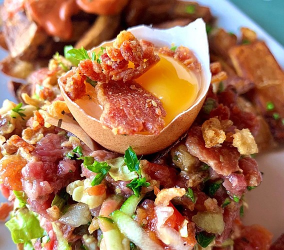 Cafe Grand Biarritz Tartare de Boeuf & Crispy Jambon de Bayonne
