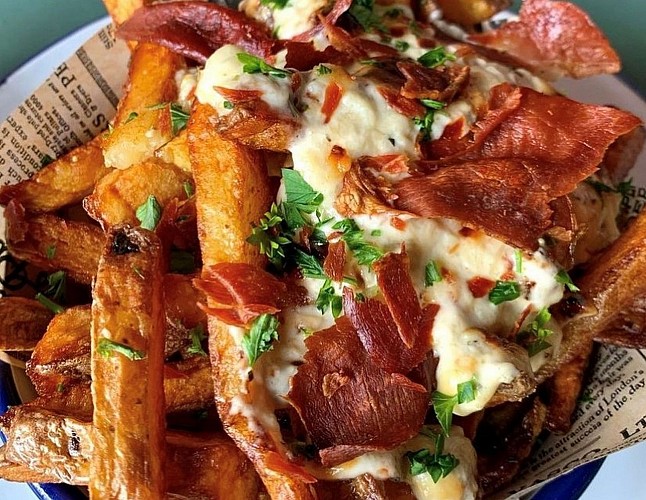 Café Grand Biarritz Frites Gratinées Crispy Jambon de Bayonne