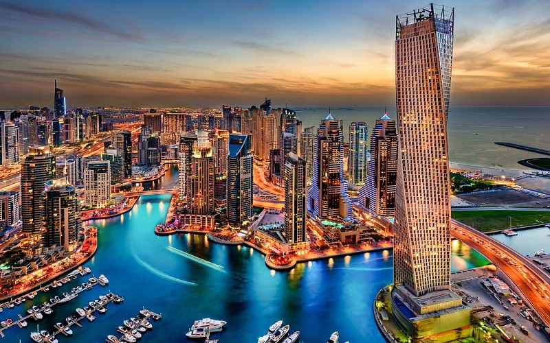 Dhow Cruise Dinner in Dubai Marina with Live Entertainment