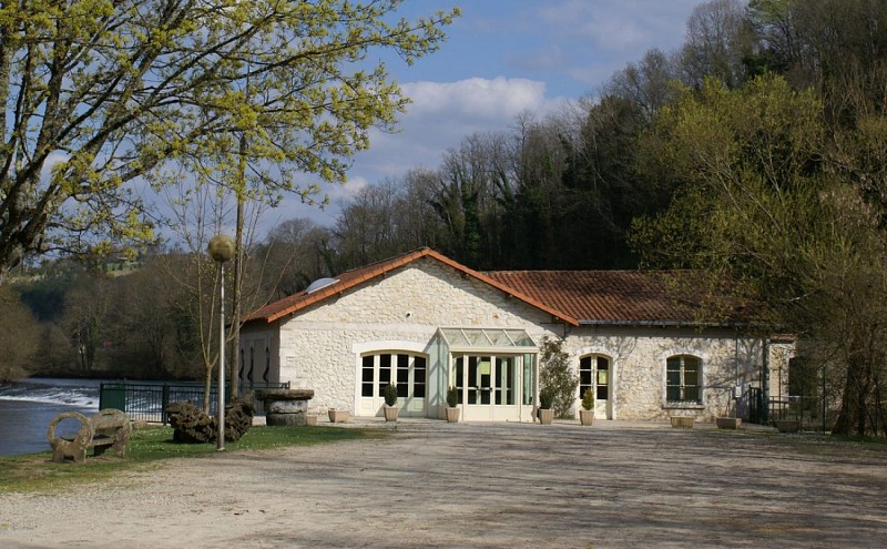 salle-de-la-riviere
