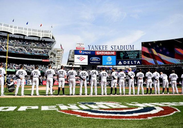 MLB (Baseball) - Ticket to see a Yankees Game at Yankee Stadium - New York