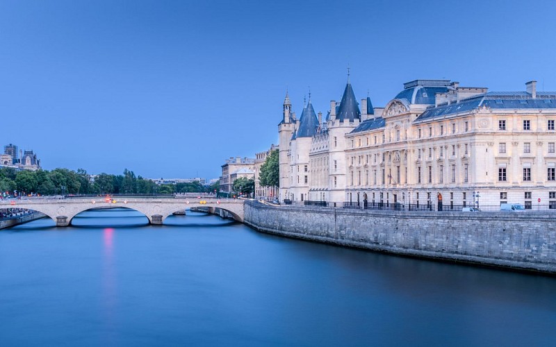 Skip the Line Ticket to Conciergerie with Histopad