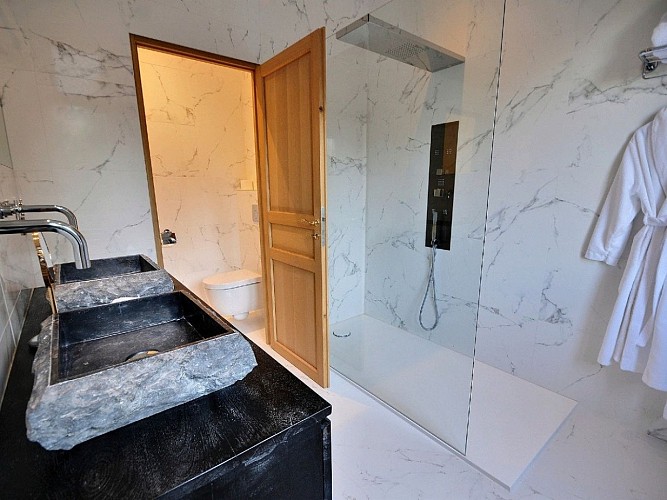 Salle de bain chambre 1