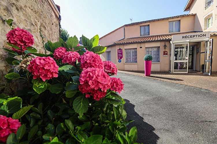 réception hotel489x3262