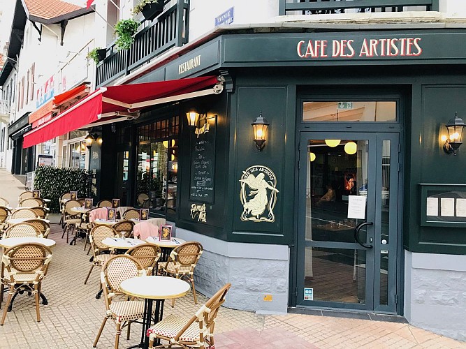 Cafe-des-Artistes-Biarritz-devanture2
